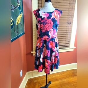 Pre-Owned Eliza J FLORAL DRESS, Size 16